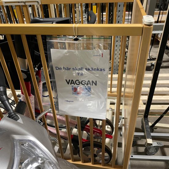 Säng på väg som gåva till Vaggan.